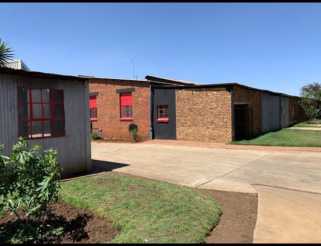 4,500M² WAREHOUSE FOR SALE IN NEW ERA